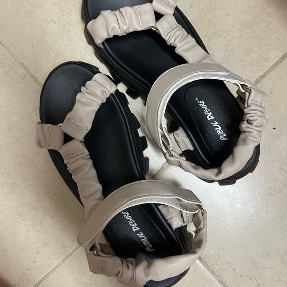 ASOS Public Desire Expectation Chunky Sandals in Bone - Picture 6 of 7